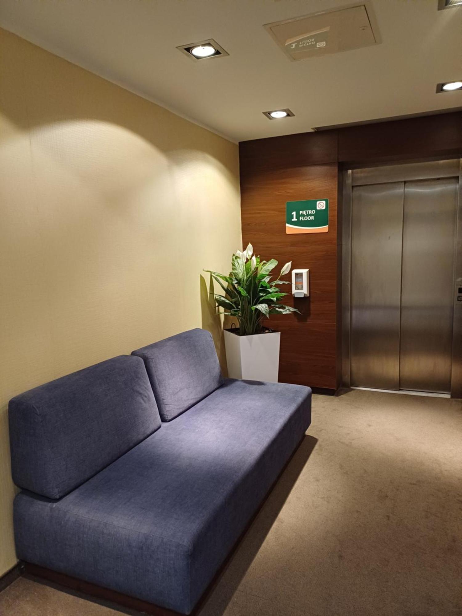 Desilva Inn Katowice Airport Пирзовице Экстерьер фото