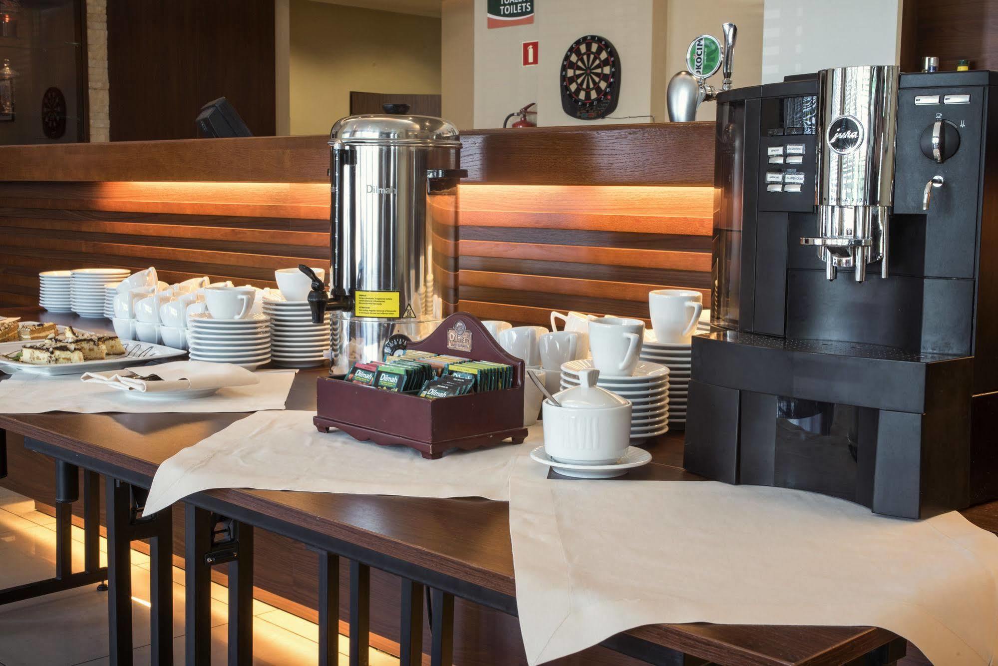 Desilva Inn Katowice Airport Пирзовице Экстерьер фото