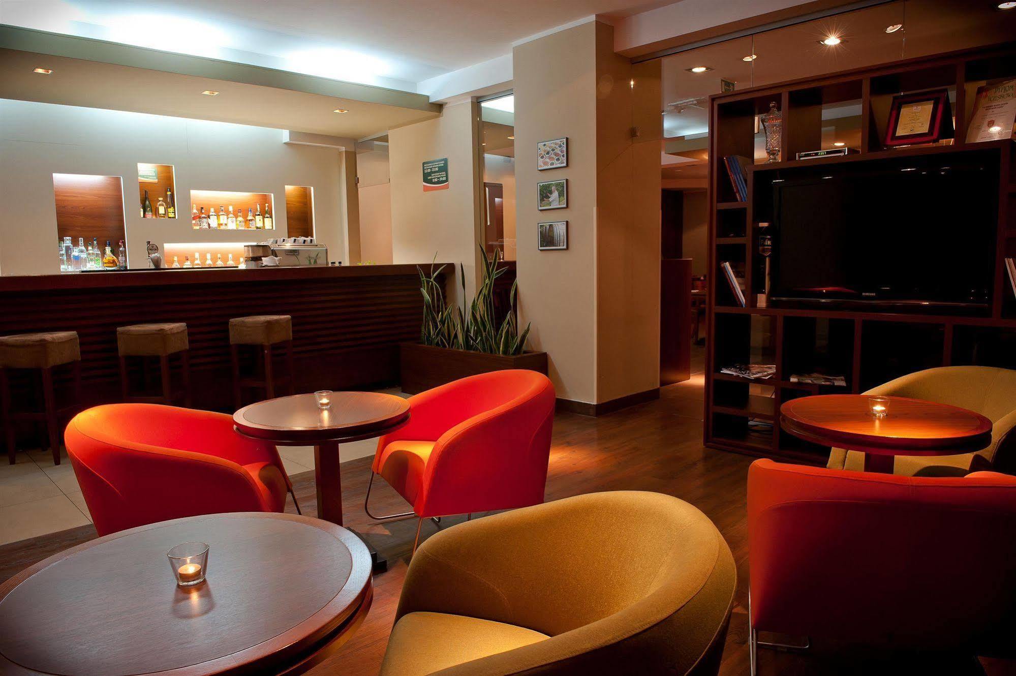 Desilva Inn Katowice Airport Пирзовице Экстерьер фото