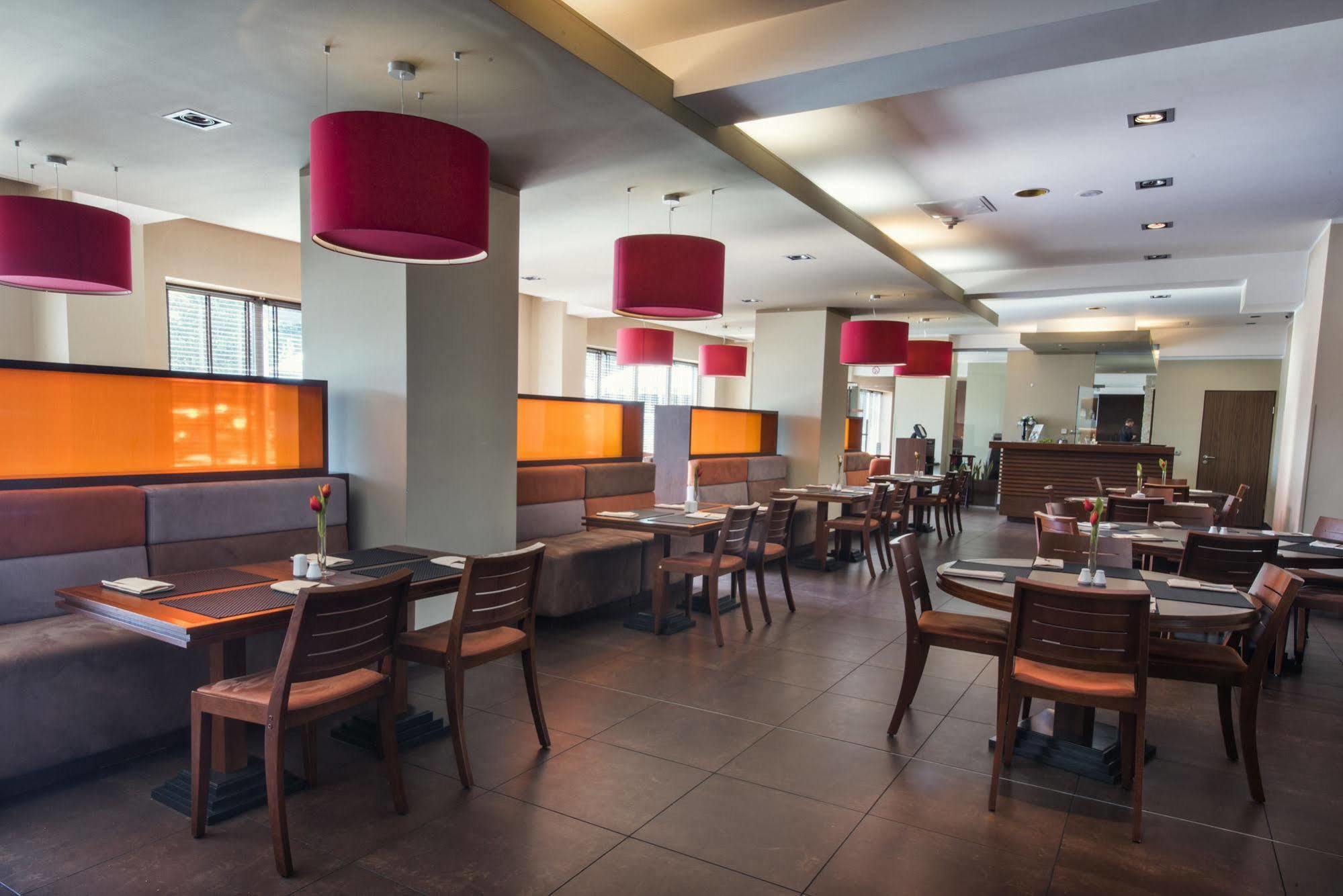 Desilva Inn Katowice Airport Пирзовице Экстерьер фото